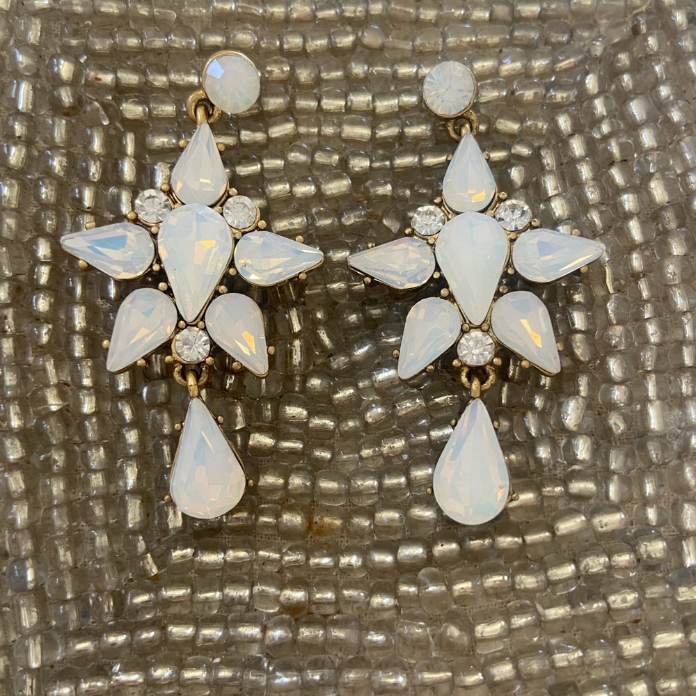 Milky drop earrings
